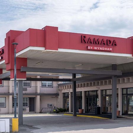 Ramada By Wyndham Thunder Bay Airlane Hotel Exterior photo